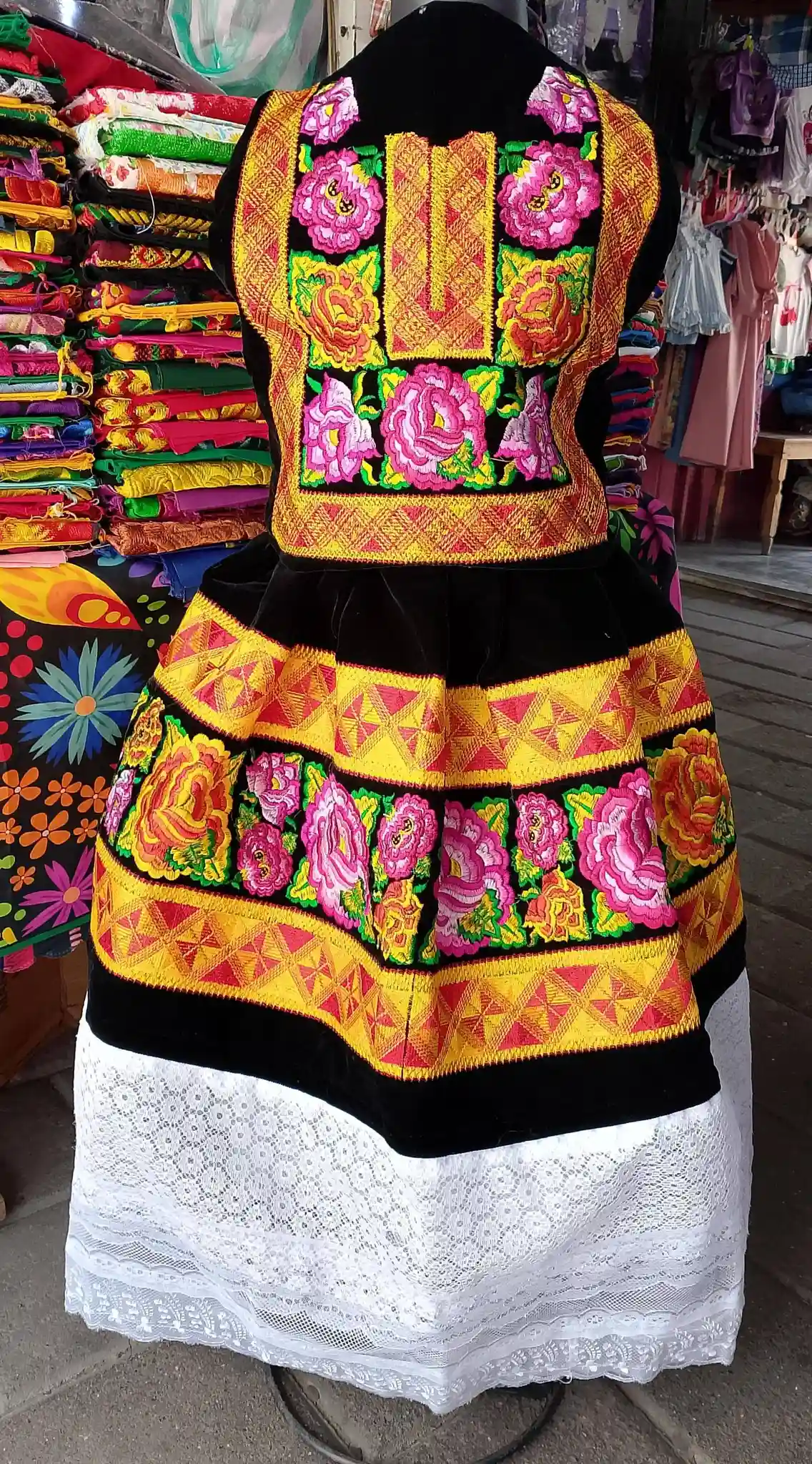 Conjunto de traje regional completo