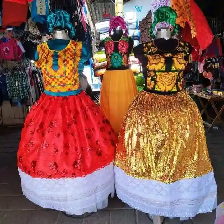 Coordinado de olán artesanal, traje regional femenino