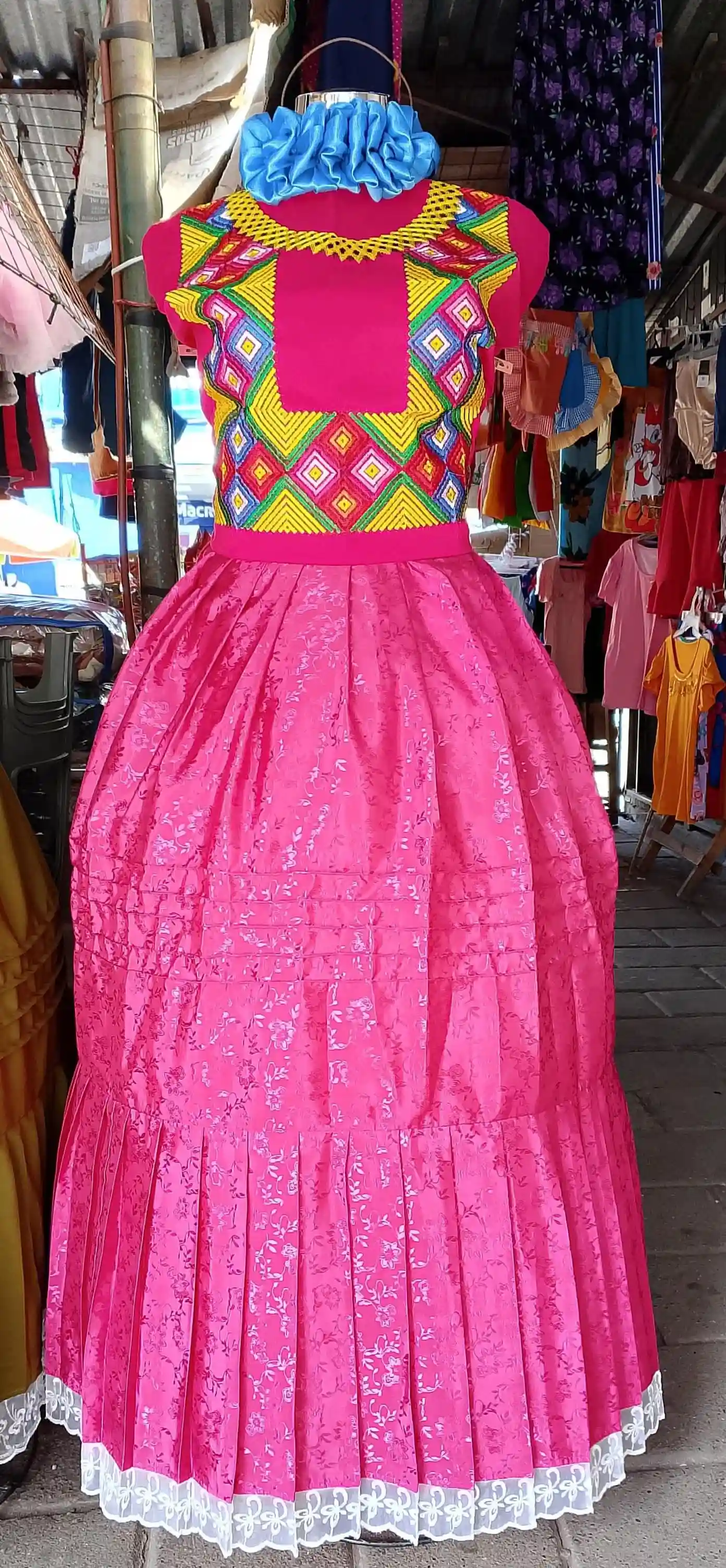 Enagua artesanal en tela toque de seda con bordado