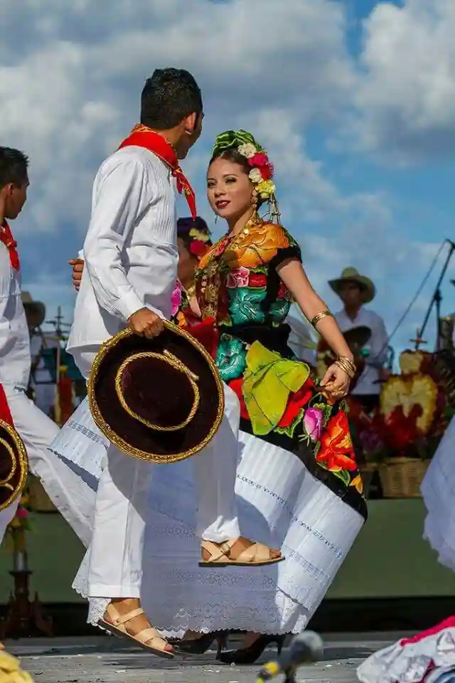 Trajes tradicionales en la Guelaguetza