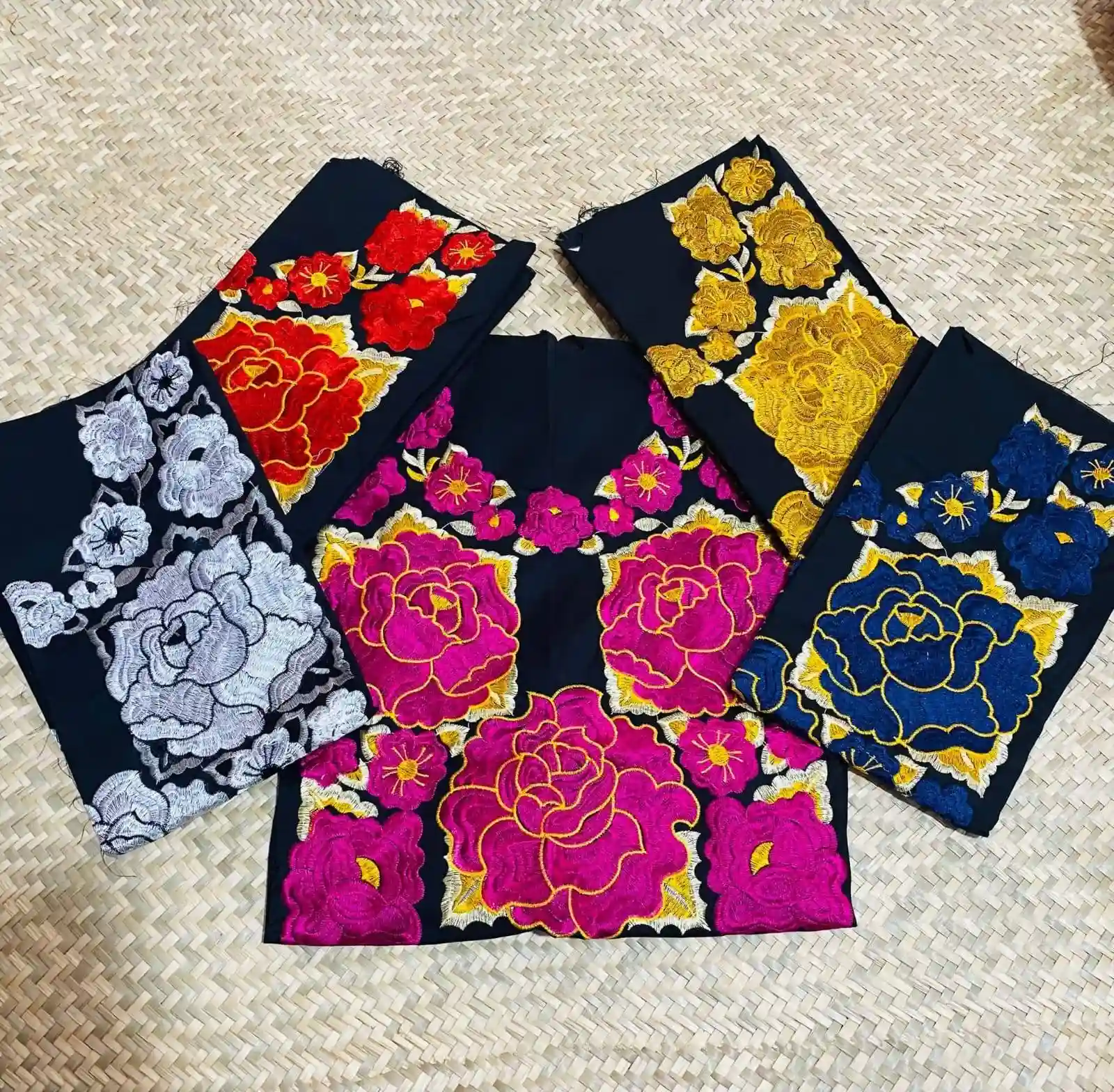 Lienzo bordado artesanal