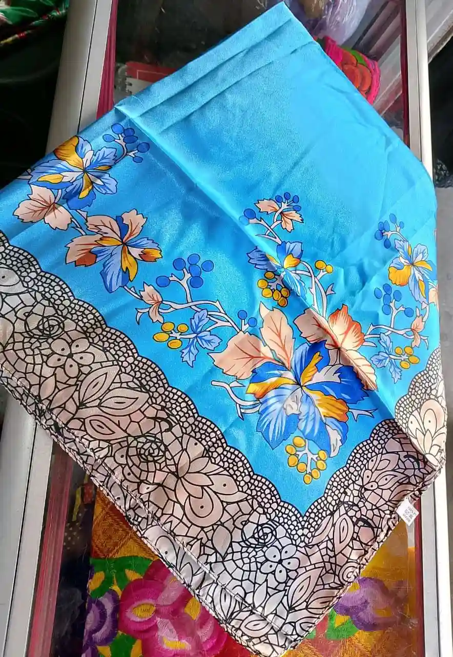 Mascada artesanal mexicana bordada