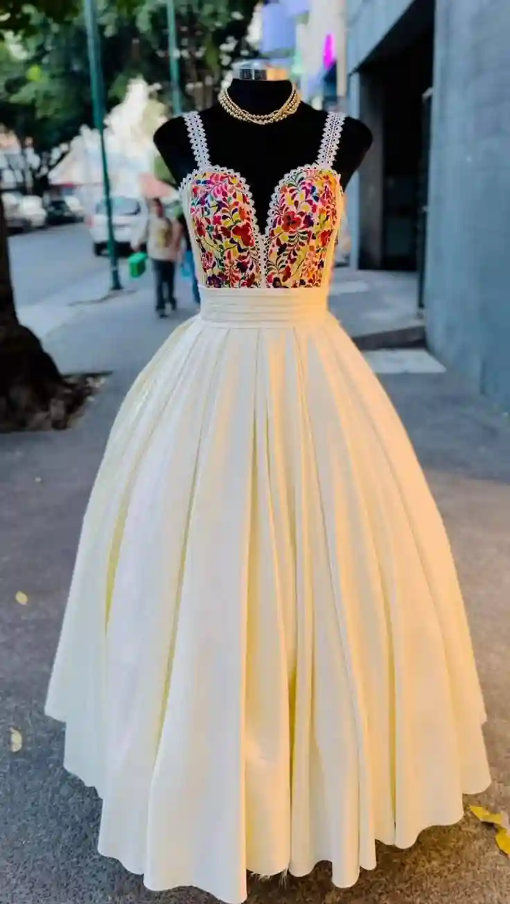 Traje regional de novia artesanal