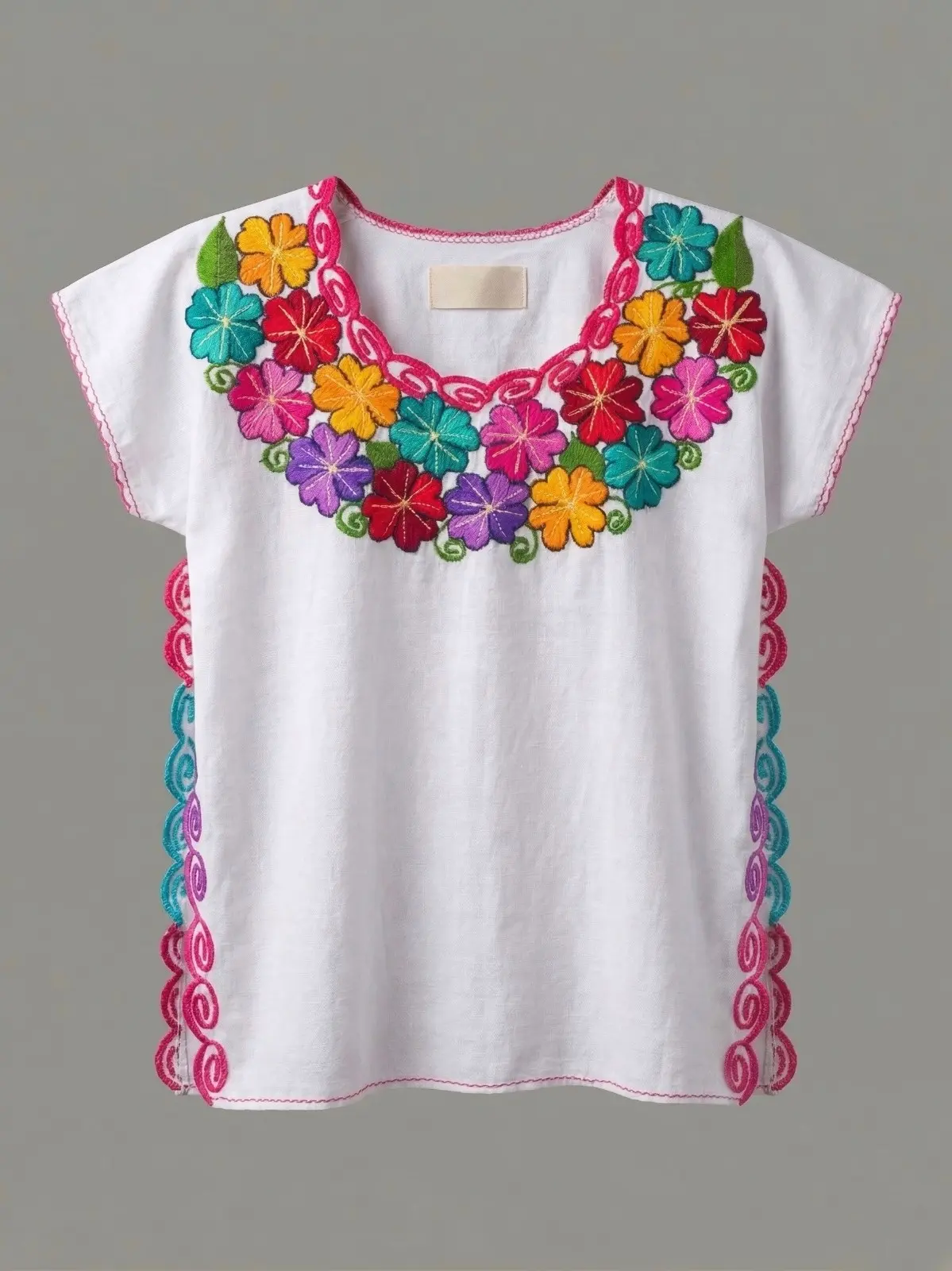 Blusa de manta blanca con bordado floral artesanal, vista principal
