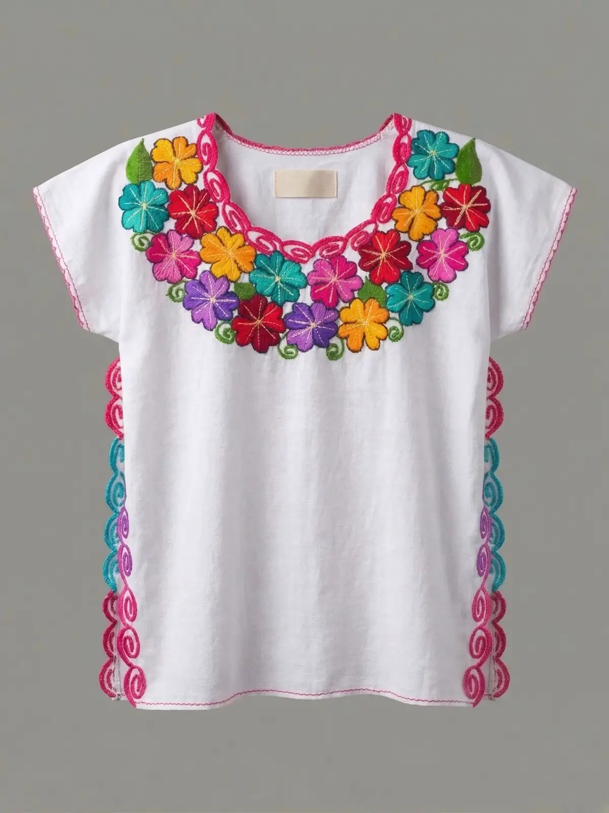Blusa de manta blanca con bordado floral artesanal, vista principal