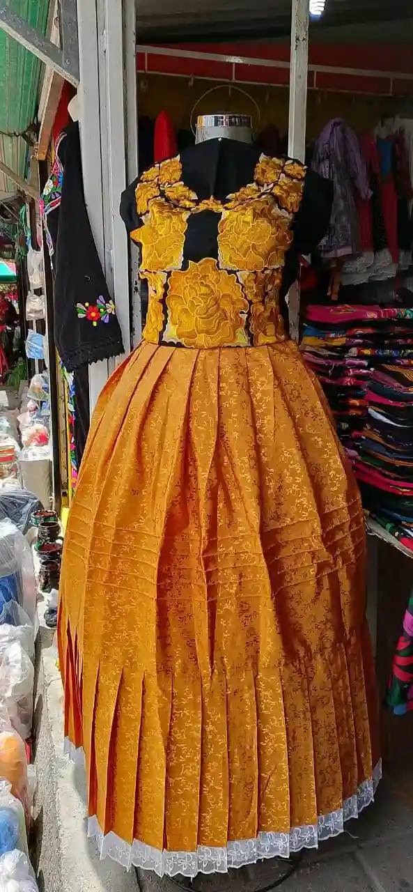 Enagua de toque de seda artesanal