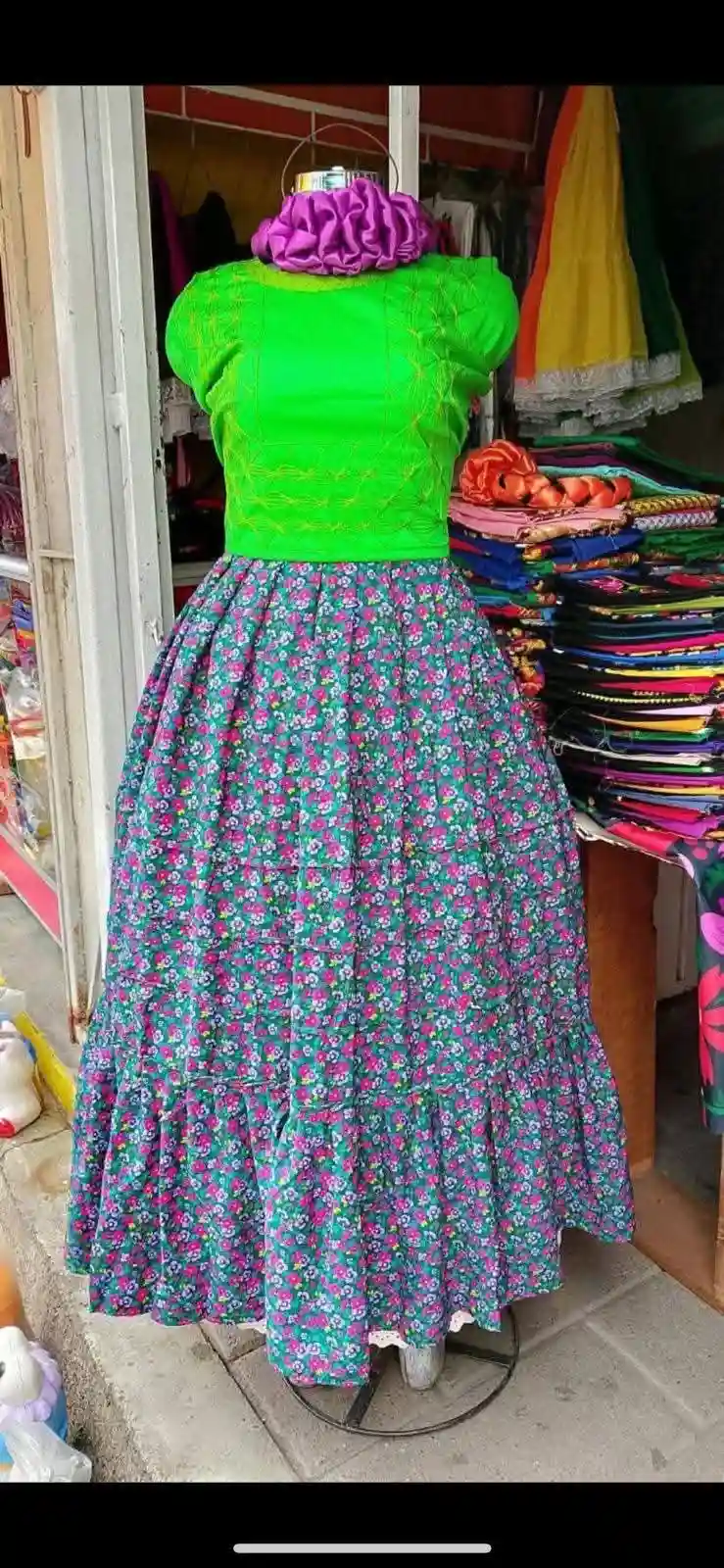 Coordinado huipil y enagua floral