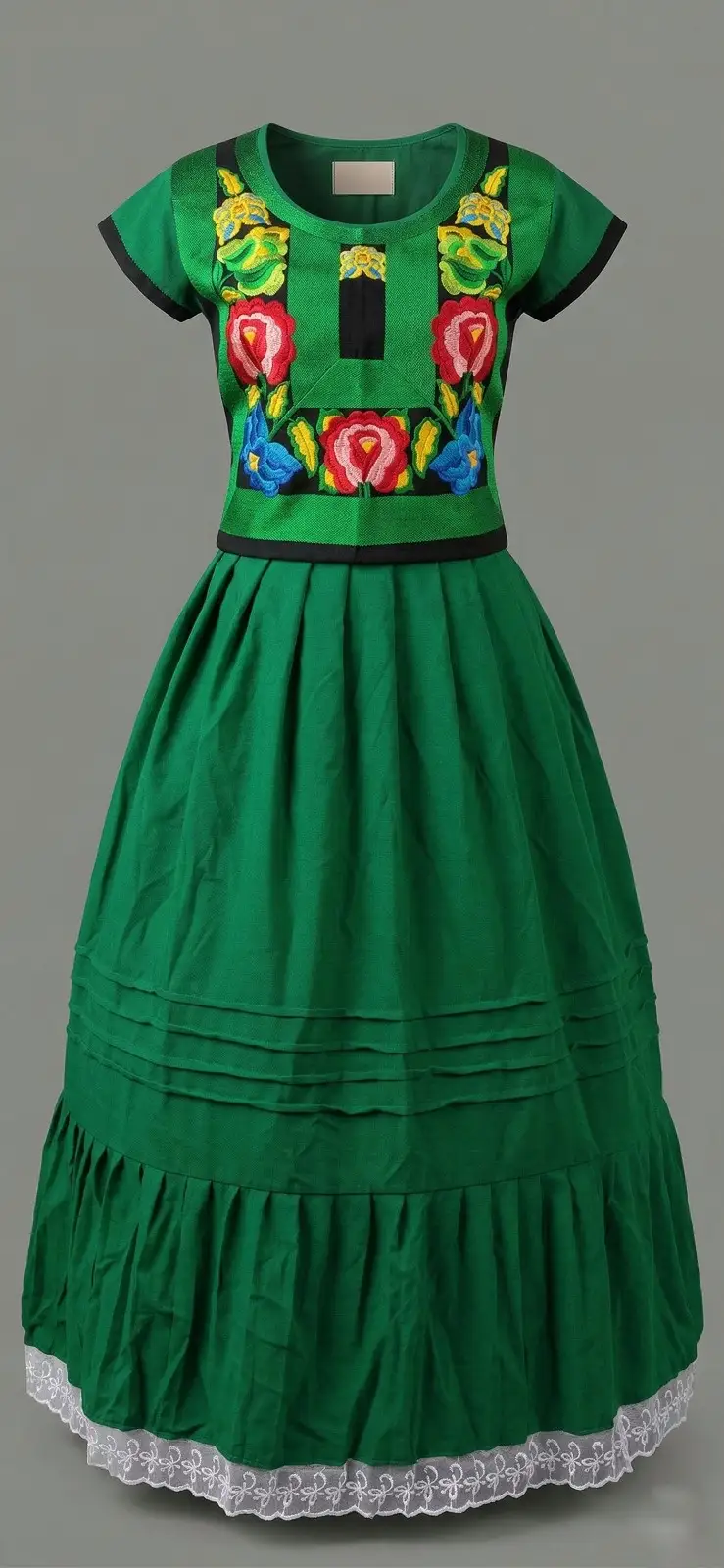 Conjunto verde con huipil bordado y tocado floral