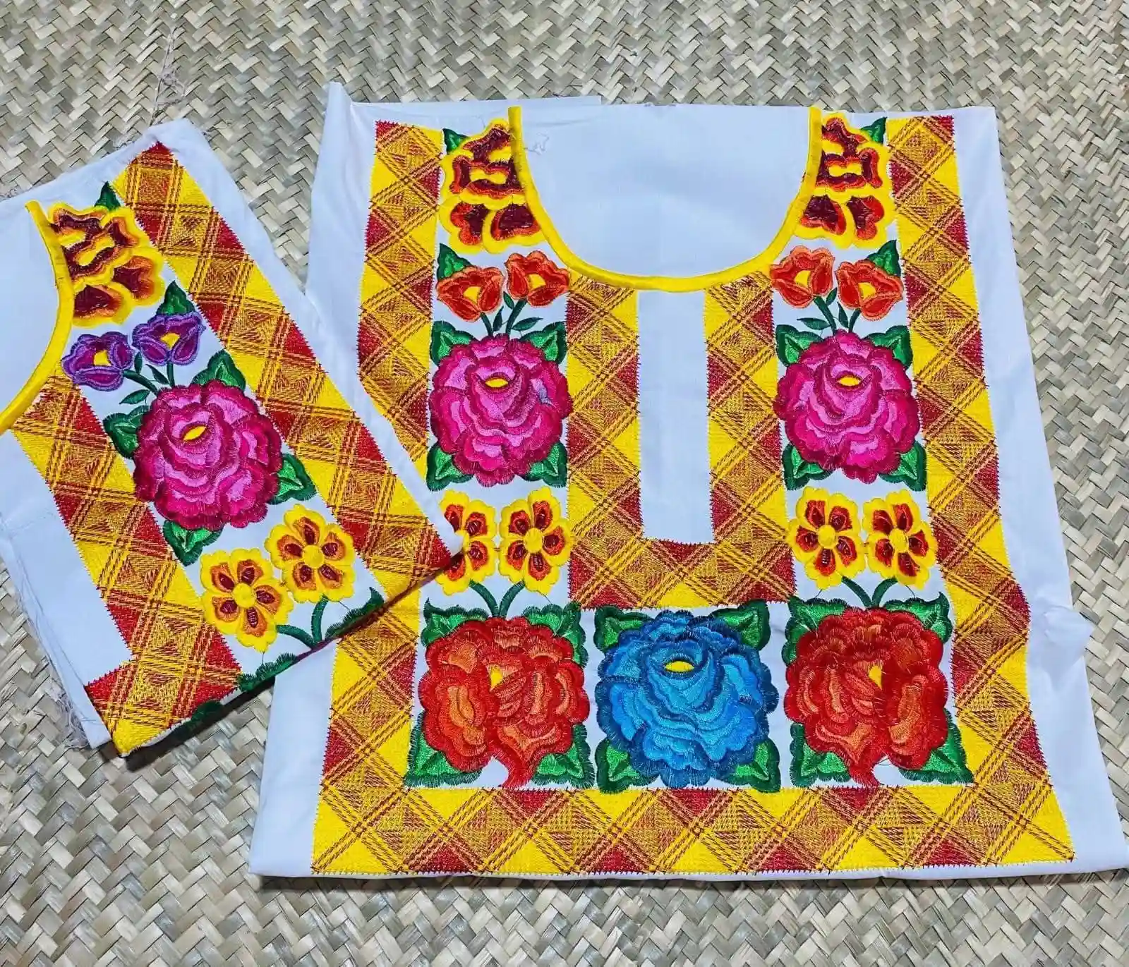 Lienzo bordado a mano artesanal