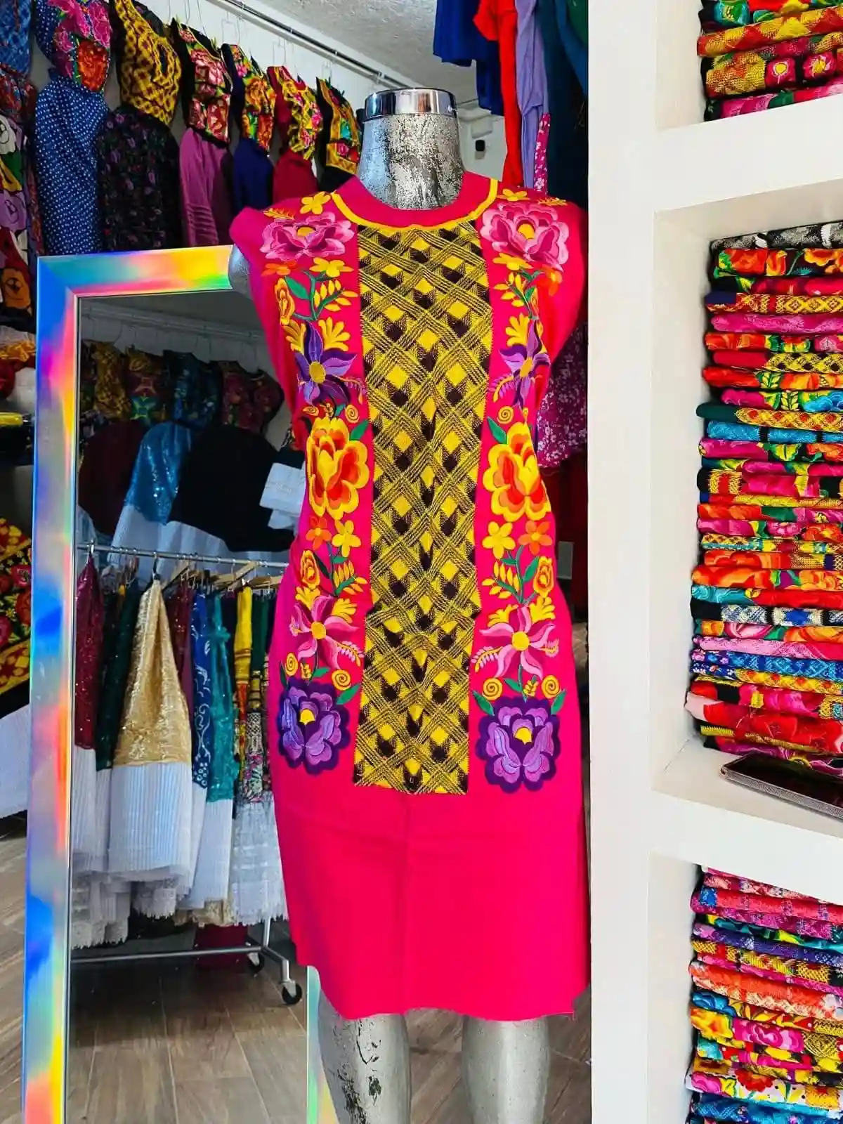 Lienzo bordado para vestido artesanal