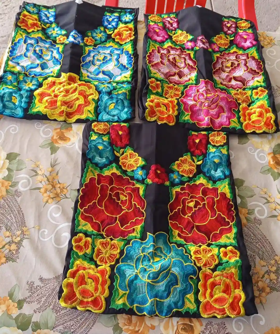 Lienzo doble vista para huipil bordado