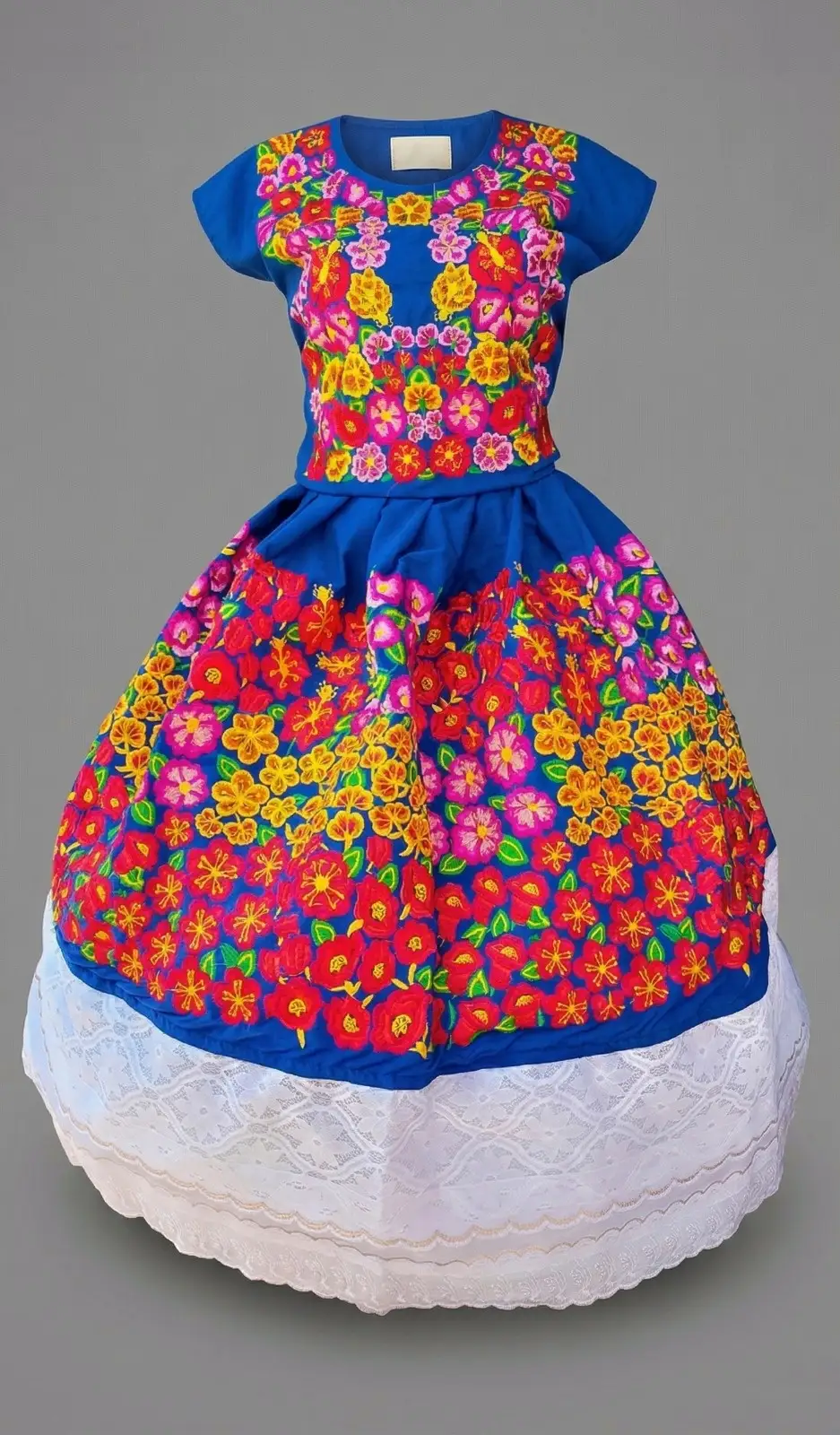 Traje negro con bordado floral azul, amarillo y rosa